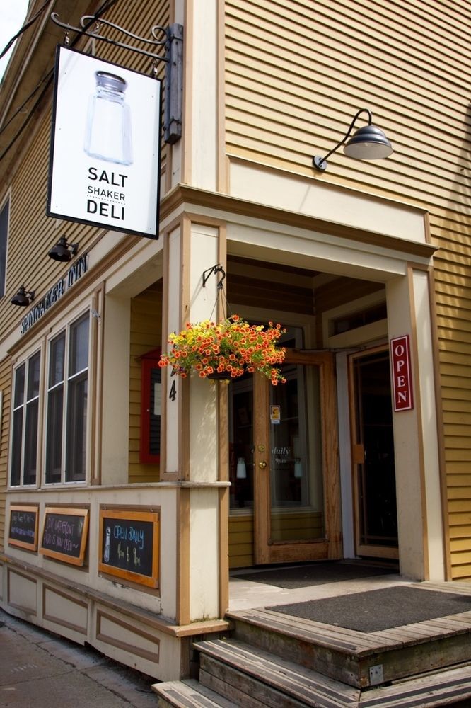 Salt Shaker Deli & Inn Луненберг Экстерьер фото